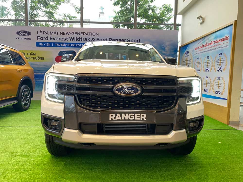 phan dau xe ford ranger sport 